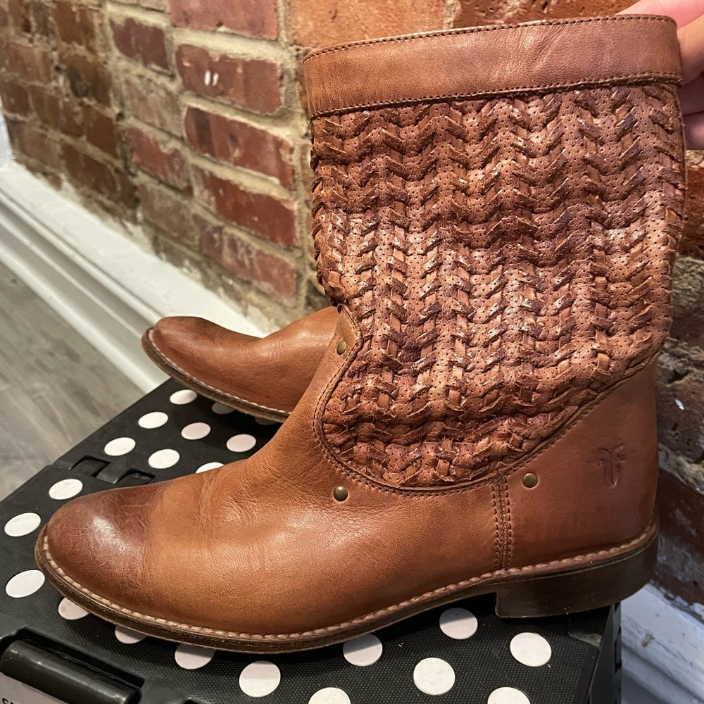 Vintage Y2K Frye Bushwick style Boots Size 6 Brown Woven Leather Mid Length